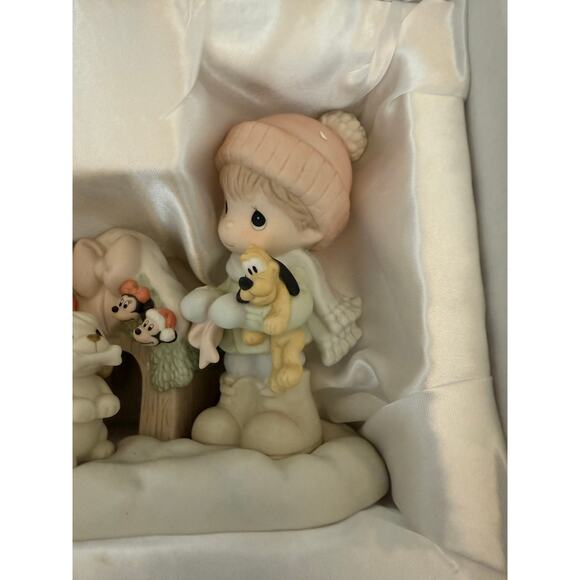 Precious Moments Disney Christmas Figurine – “The Magic of the Season” - Picture 5 of 8
